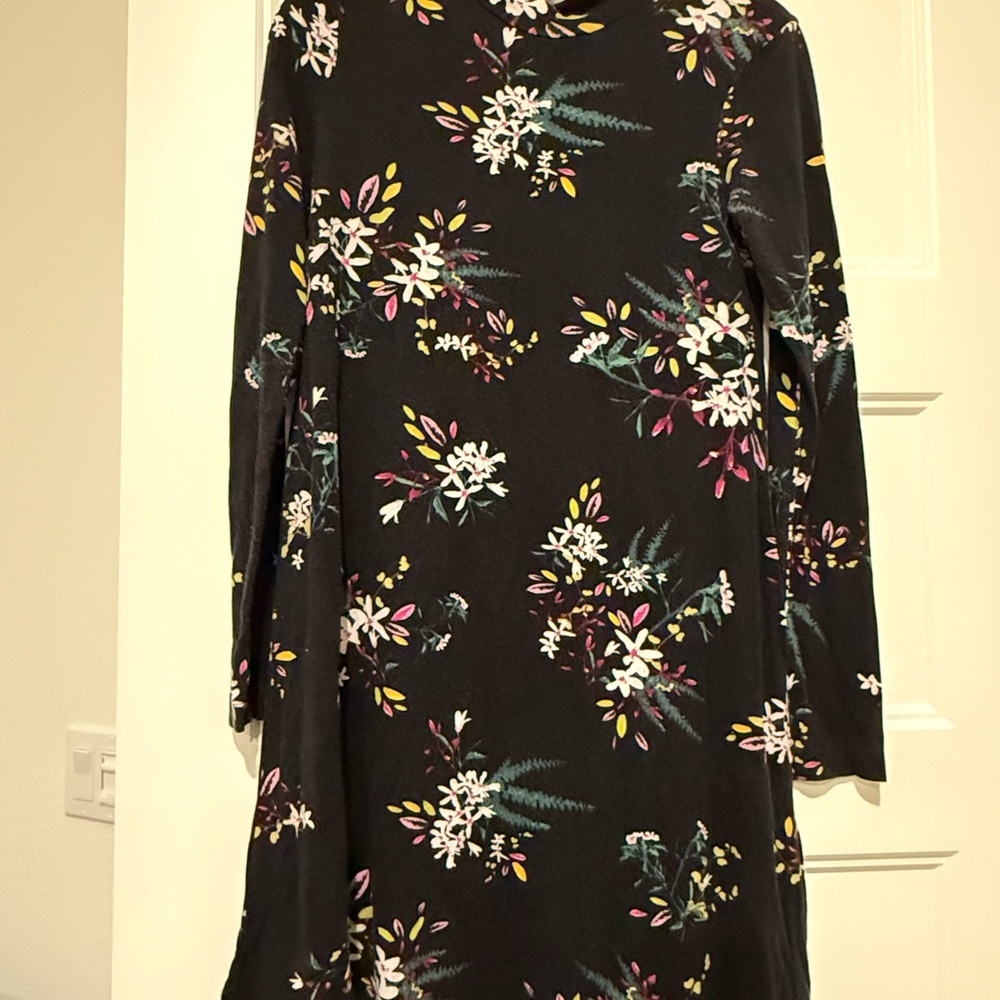 3/10$ Black Floral Swing Dress